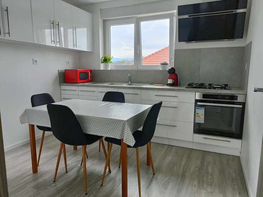Appartement Entier F3 Renove - Petite Pause A 塞莱斯塔 外观 照片